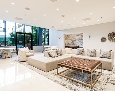 10724 Wilshire Boulevard - Photo Thumbnail 6
