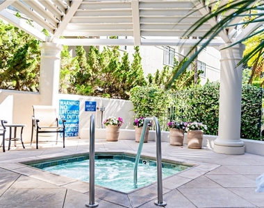 10724 Wilshire Boulevard - Photo Thumbnail 8
