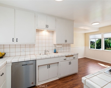 1027 S Malgren - Photo Thumbnail 9