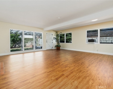 1027 S Malgren - Photo Thumbnail 5