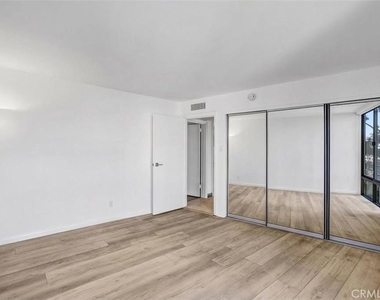 4337 Marina City Dr - Photo Thumbnail 26