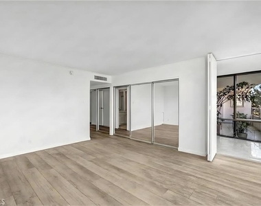 4337 Marina City Dr - Photo Thumbnail 20
