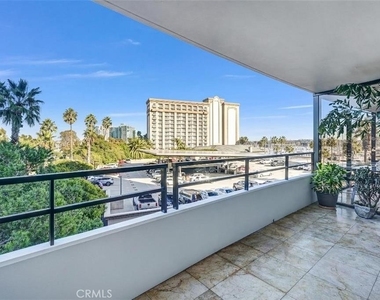4337 Marina City Dr - Photo Thumbnail 5