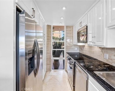 4337 Marina City Dr - Photo Thumbnail 10