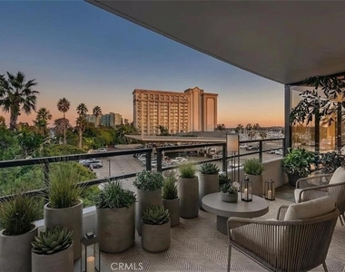 4337 Marina City Dr - Photo Thumbnail 4