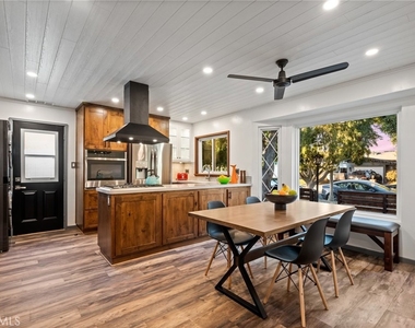 7424 W 85th Street - Photo Thumbnail 4