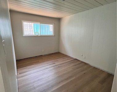 3209 W 110th Street - Photo Thumbnail 7