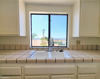 2755 E Hill Street - Photo Thumbnail 7