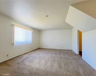 2755 E Hill Street - Photo Thumbnail 18
