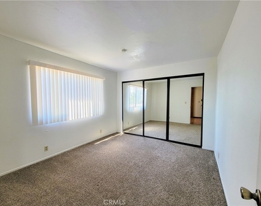 2755 E Hill Street - Photo Thumbnail 22