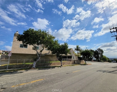 2755 E Hill Street - Photo Thumbnail 1