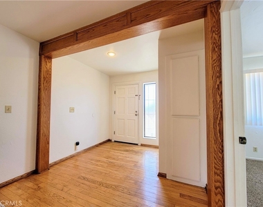 2755 E Hill Street - Photo Thumbnail 4