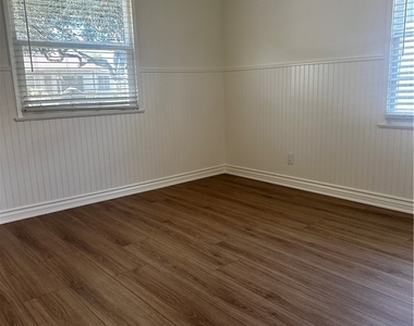 6108 Village Road - Photo Thumbnail 11