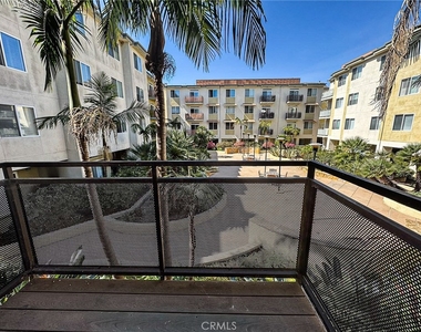 13200 Pacific Promenade - Photo Thumbnail 8