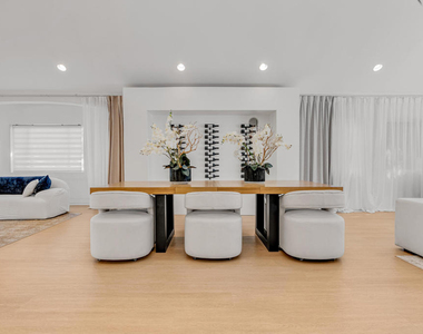 367 S Oak Avenue - Photo Thumbnail 6