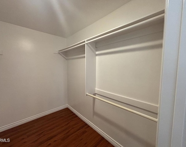 3200 Fairesta Street - Photo Thumbnail 16