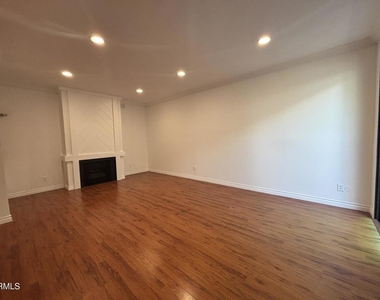 3200 Fairesta Street - Photo Thumbnail 3
