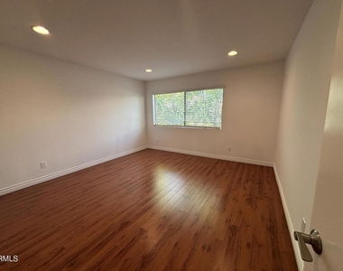 3200 Fairesta Street - Photo Thumbnail 25