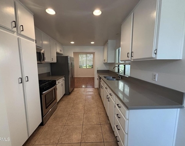 3200 Fairesta Street - Photo Thumbnail 5