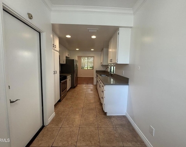 3200 Fairesta Street - Photo Thumbnail 4