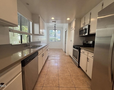 3200 Fairesta Street - Photo Thumbnail 6