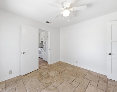 1415 E Walnut - Photo Thumbnail 10