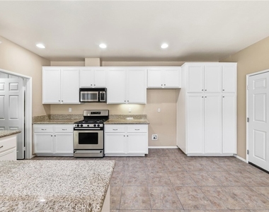 12 Atwater - Photo Thumbnail 3