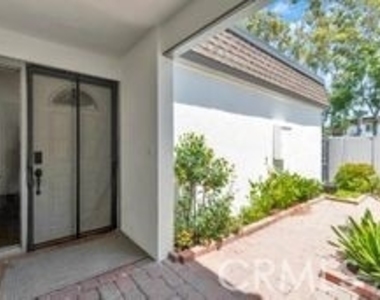 32 E Senisa - Photo Thumbnail 5