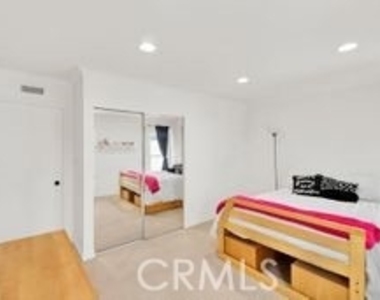 32 E Senisa - Photo Thumbnail 22