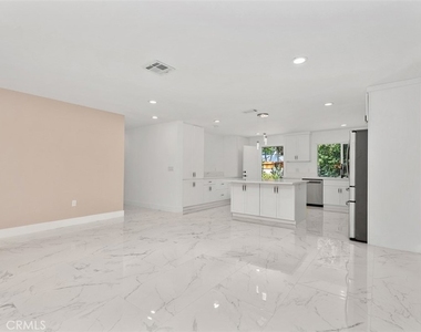 24541 Penfield - Photo Thumbnail 3