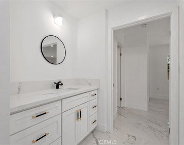 24541 Penfield - Photo Thumbnail 17