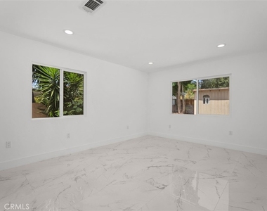 24541 Penfield - Photo Thumbnail 18