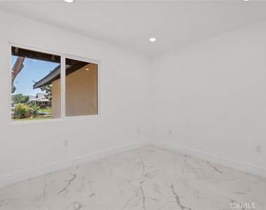 24541 Penfield - Photo Thumbnail 14