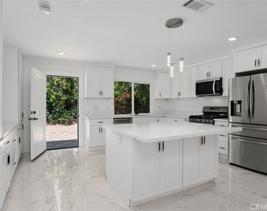 24541 Penfield - Photo Thumbnail 11
