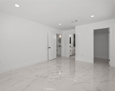 24541 Penfield - Photo Thumbnail 19