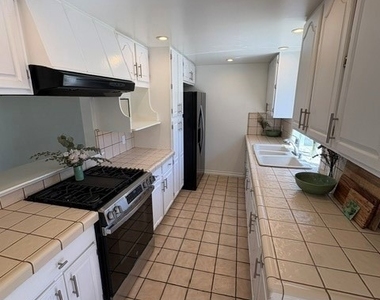 223 Lillian - Photo Thumbnail 14