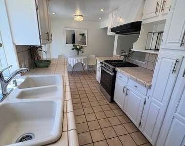223 Lillian - Photo Thumbnail 12