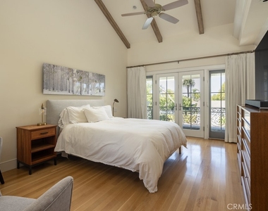 512 Avocado Avenue - Photo Thumbnail 9