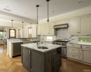 512 Avocado Avenue - Photo Thumbnail 4