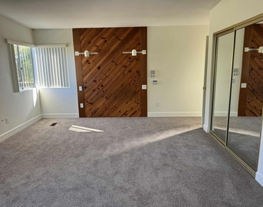 2511 El Amigo Rd - Photo Thumbnail 8