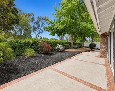 726 Santa Rufina Drive - Photo Thumbnail 4