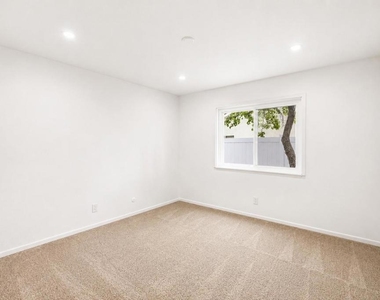 726 Santa Rufina Drive - Photo Thumbnail 15