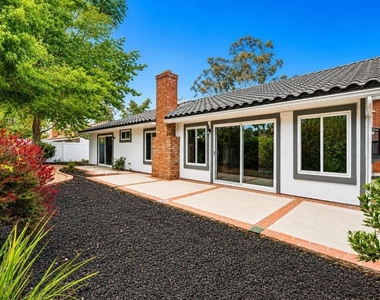 726 Santa Rufina Drive - Photo Thumbnail 5