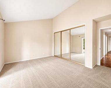 726 Santa Rufina Drive - Photo Thumbnail 19