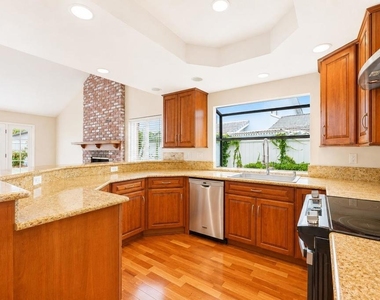 726 Santa Rufina Drive - Photo Thumbnail 11