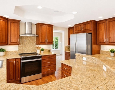 726 Santa Rufina Drive - Photo Thumbnail 10