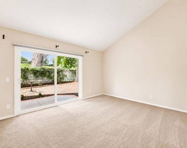 726 Santa Rufina Drive - Photo Thumbnail 18