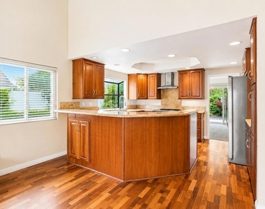 726 Santa Rufina Drive - Photo Thumbnail 9