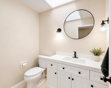 726 Santa Rufina Drive - Photo Thumbnail 14