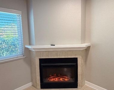 3181 Calzar Drive - Photo Thumbnail 4